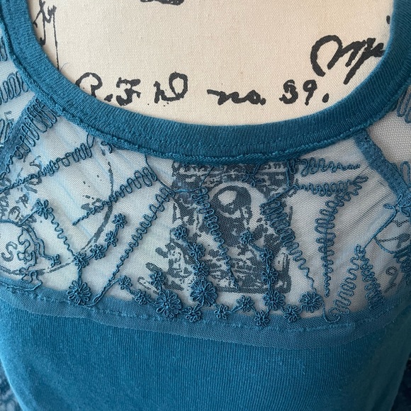 FREE PEOPLE SYDNEY EMBROIDERED LONG SLEEVE TOP OVERSIZED SMALL PETITE TO MEDIUM - Picture 3 of 4